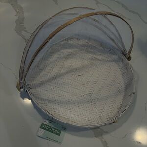 NWT - HOBBY LOBBY Woven Serving Food Basket With Tent Net Cover - White Bamboo